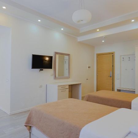 Hotel Mediterrane Саранде Екстериор снимка