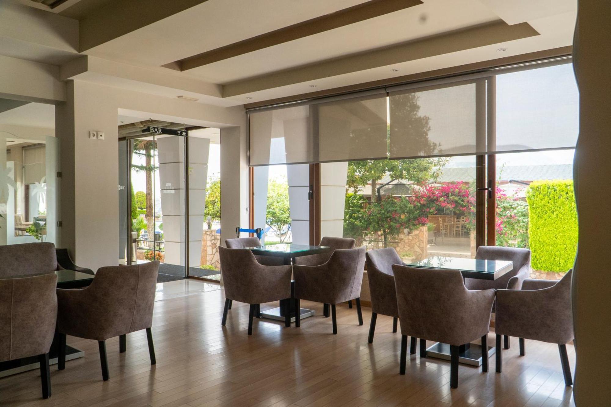 Hotel Mediterrane Саранде Екстериор снимка