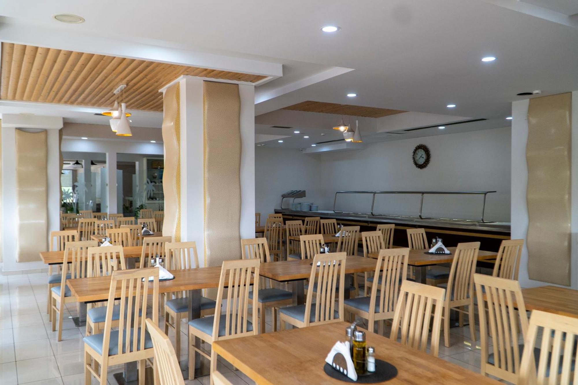 Hotel Mediterrane Саранде Екстериор снимка