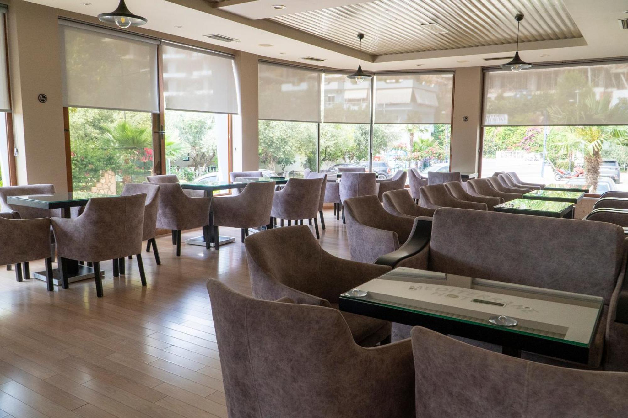 Hotel Mediterrane Саранде Екстериор снимка