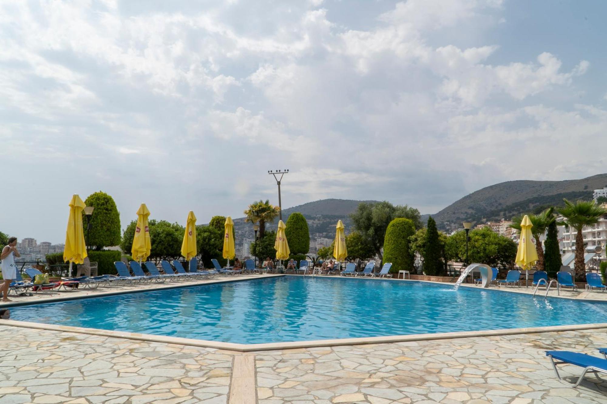 Hotel Mediterrane Саранде Екстериор снимка