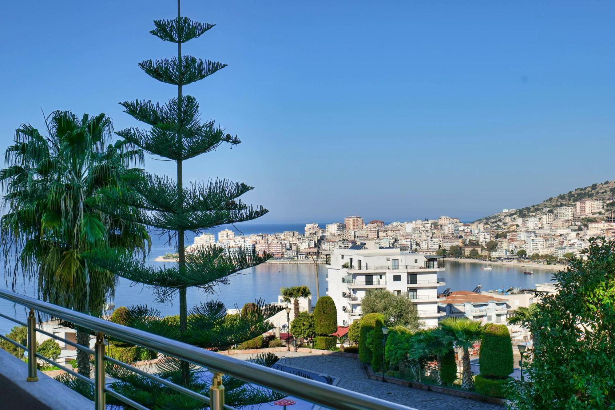 Hotel Mediterrane Саранде Екстериор снимка