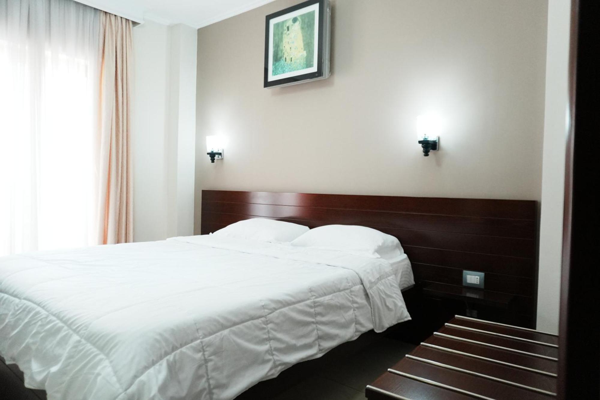 Hotel Mediterrane Саранде Екстериор снимка