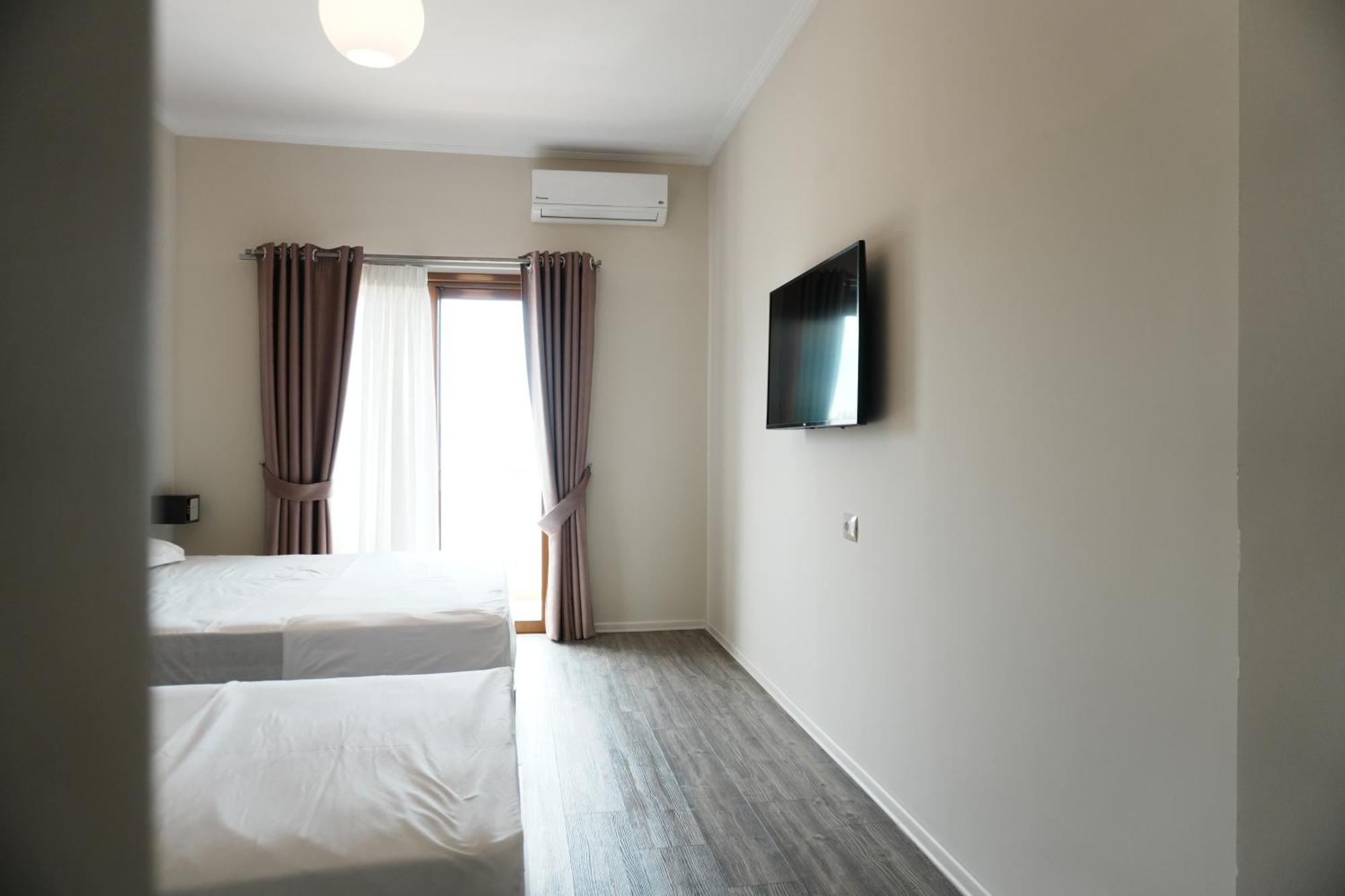 Hotel Mediterrane Саранде Екстериор снимка