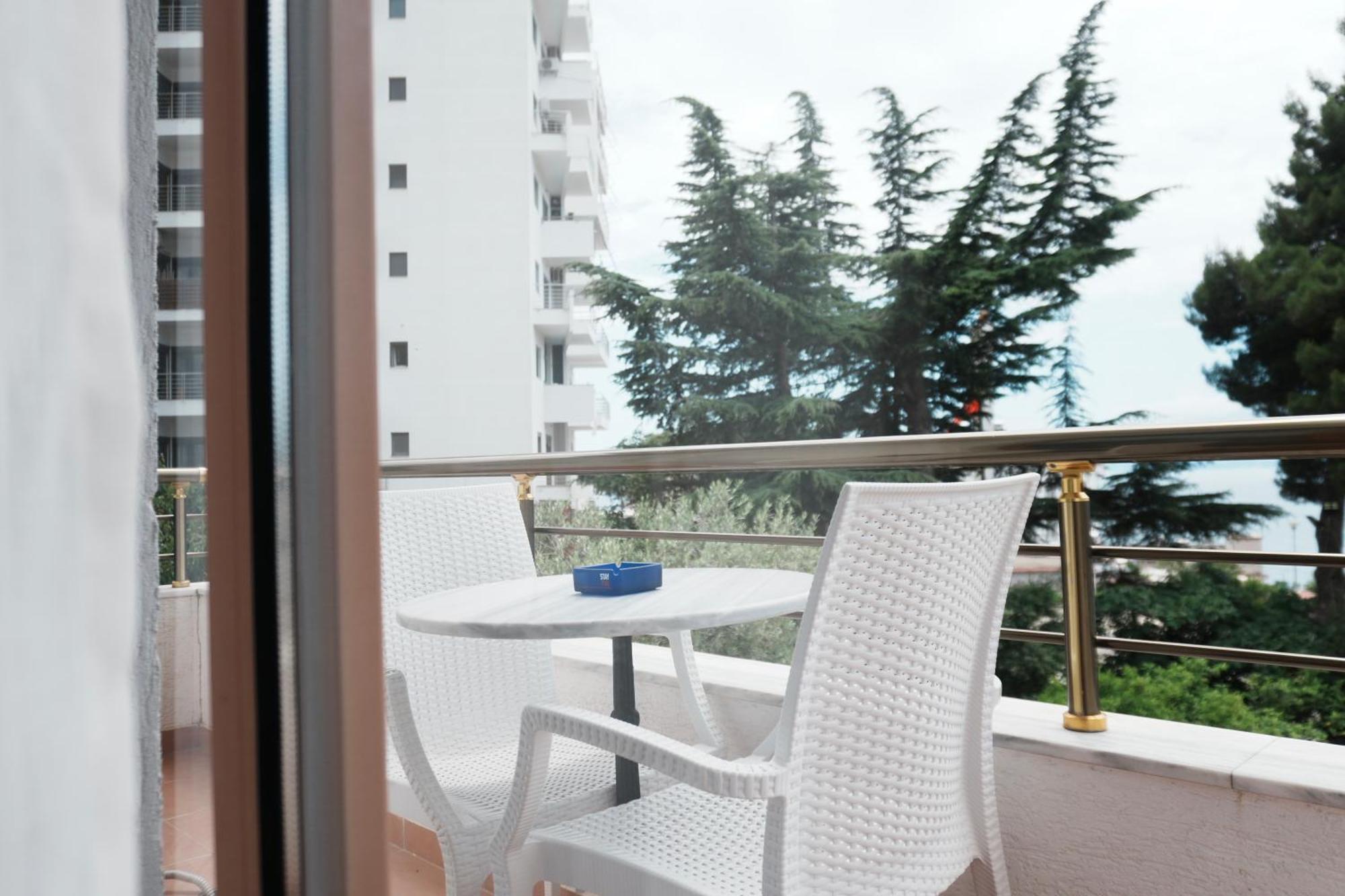 Hotel Mediterrane Саранде Екстериор снимка