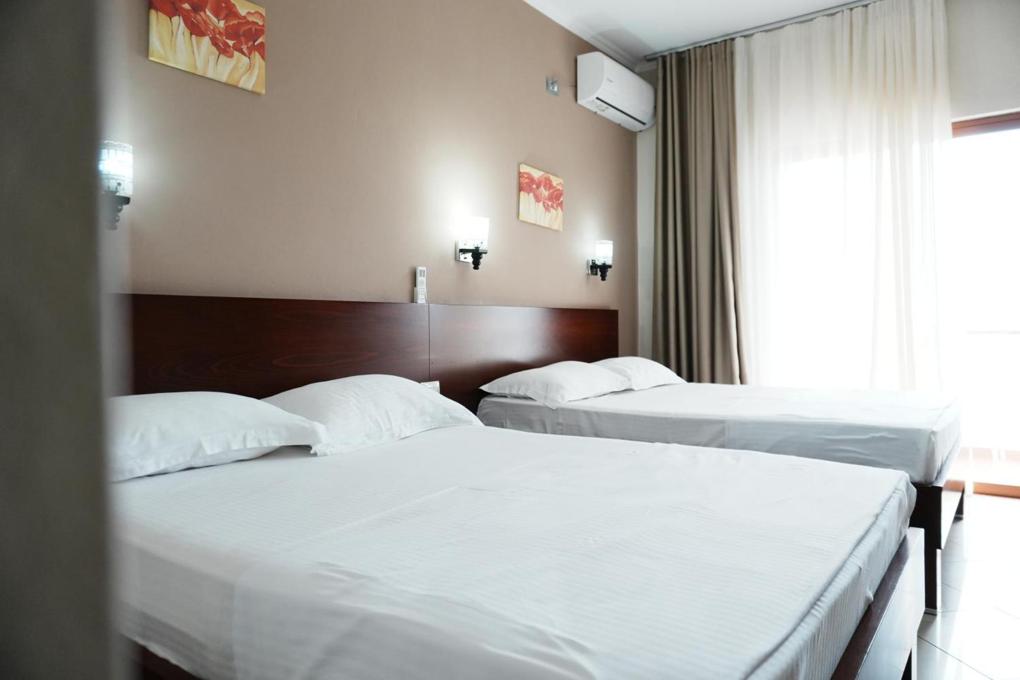 Hotel Mediterrane Саранде Екстериор снимка