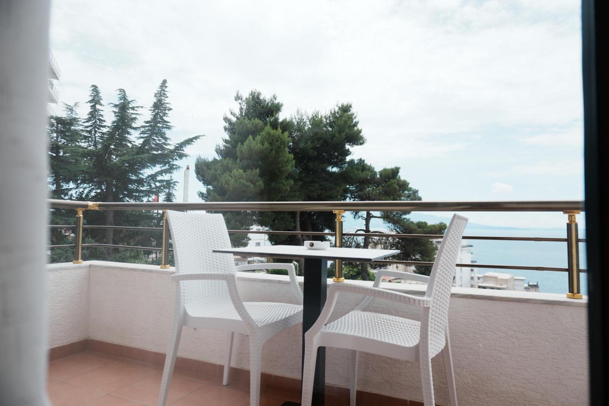 Hotel Mediterrane Саранде Екстериор снимка