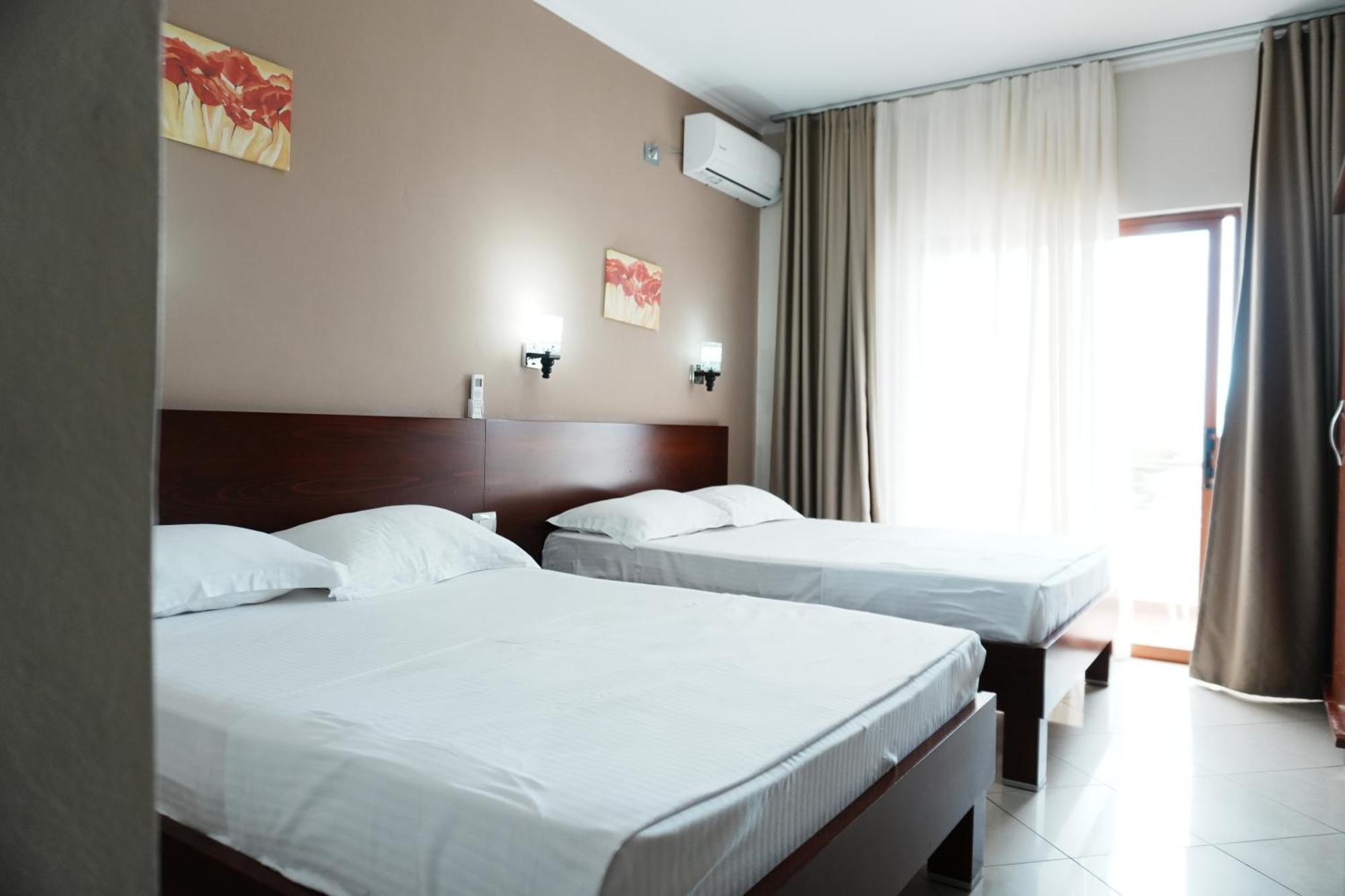 Hotel Mediterrane Саранде Екстериор снимка