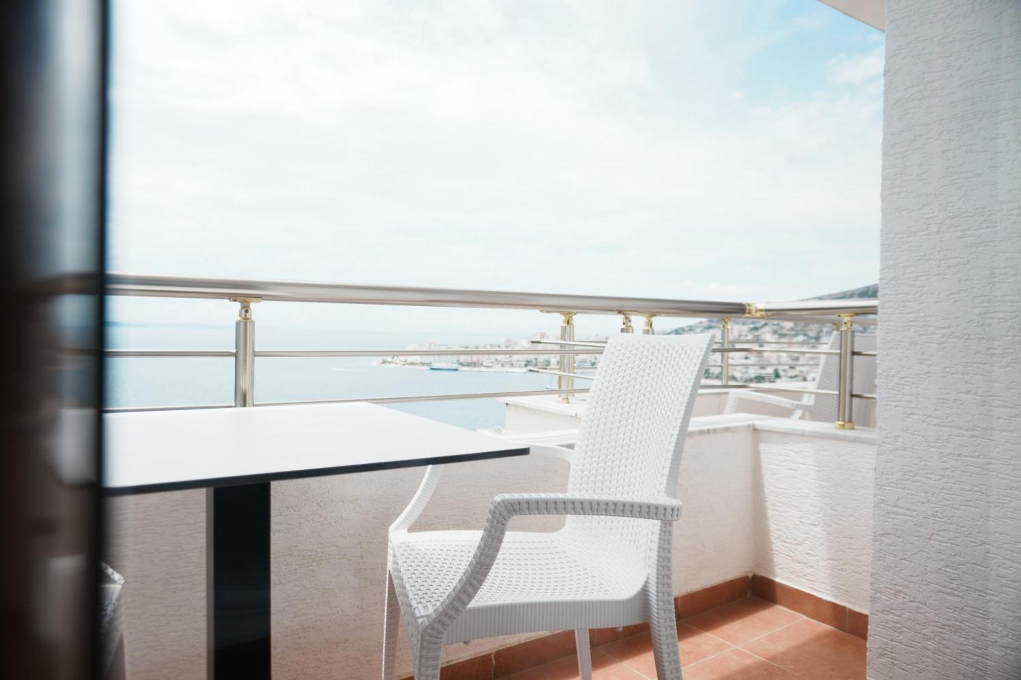 Hotel Mediterrane Саранде Екстериор снимка