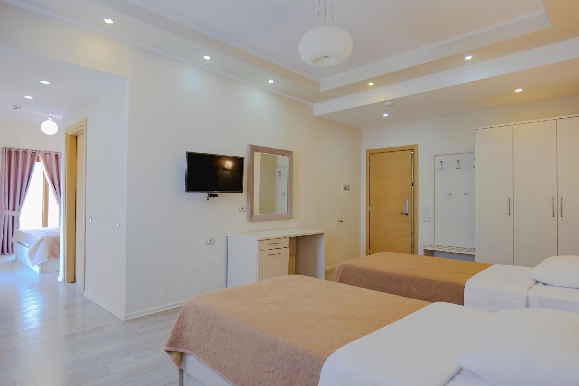 Hotel Mediterrane Саранде Екстериор снимка