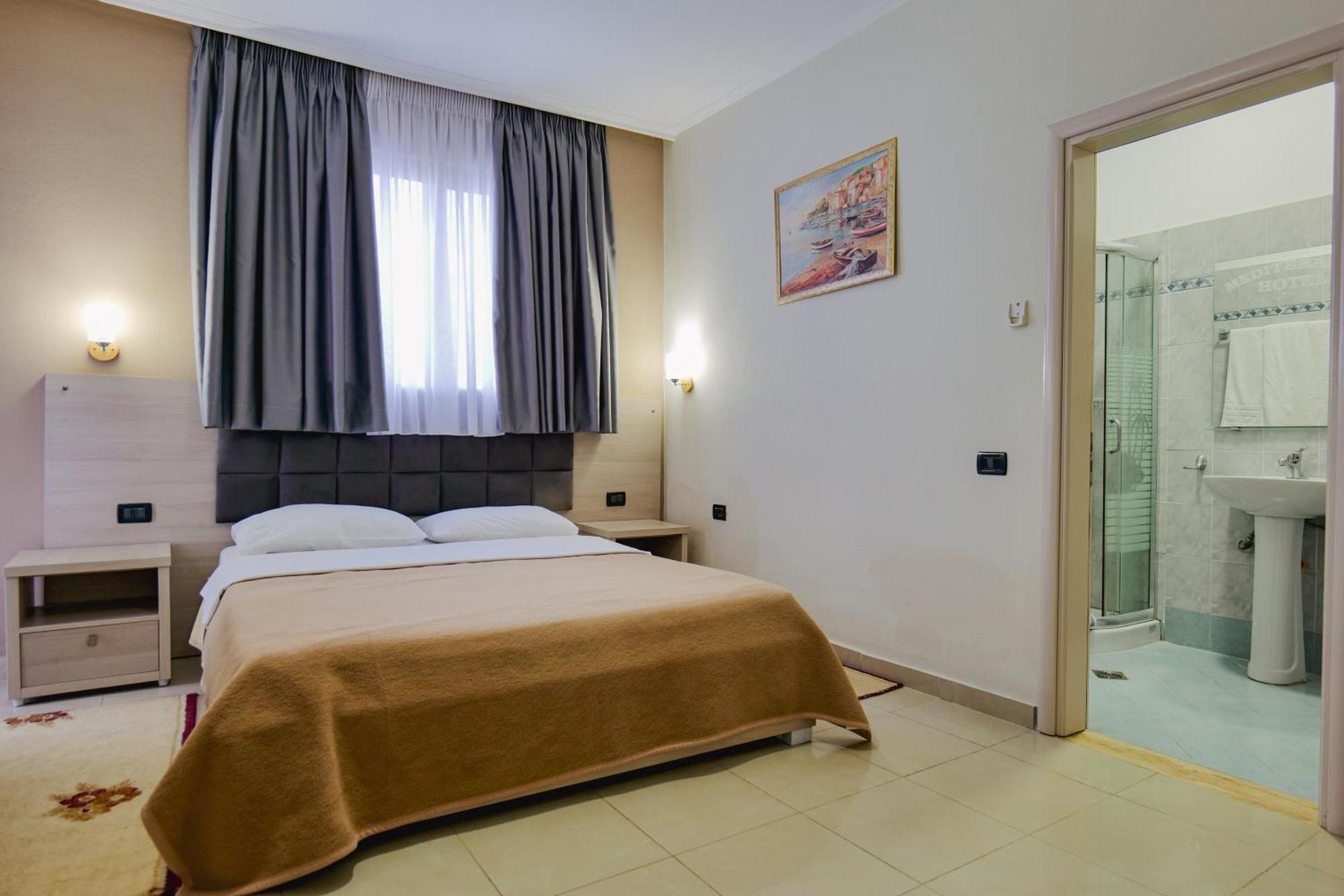 Hotel Mediterrane Саранде Екстериор снимка