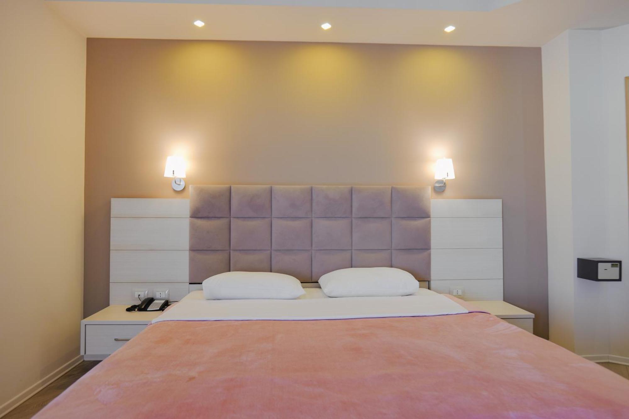 Hotel Mediterrane Саранде Екстериор снимка