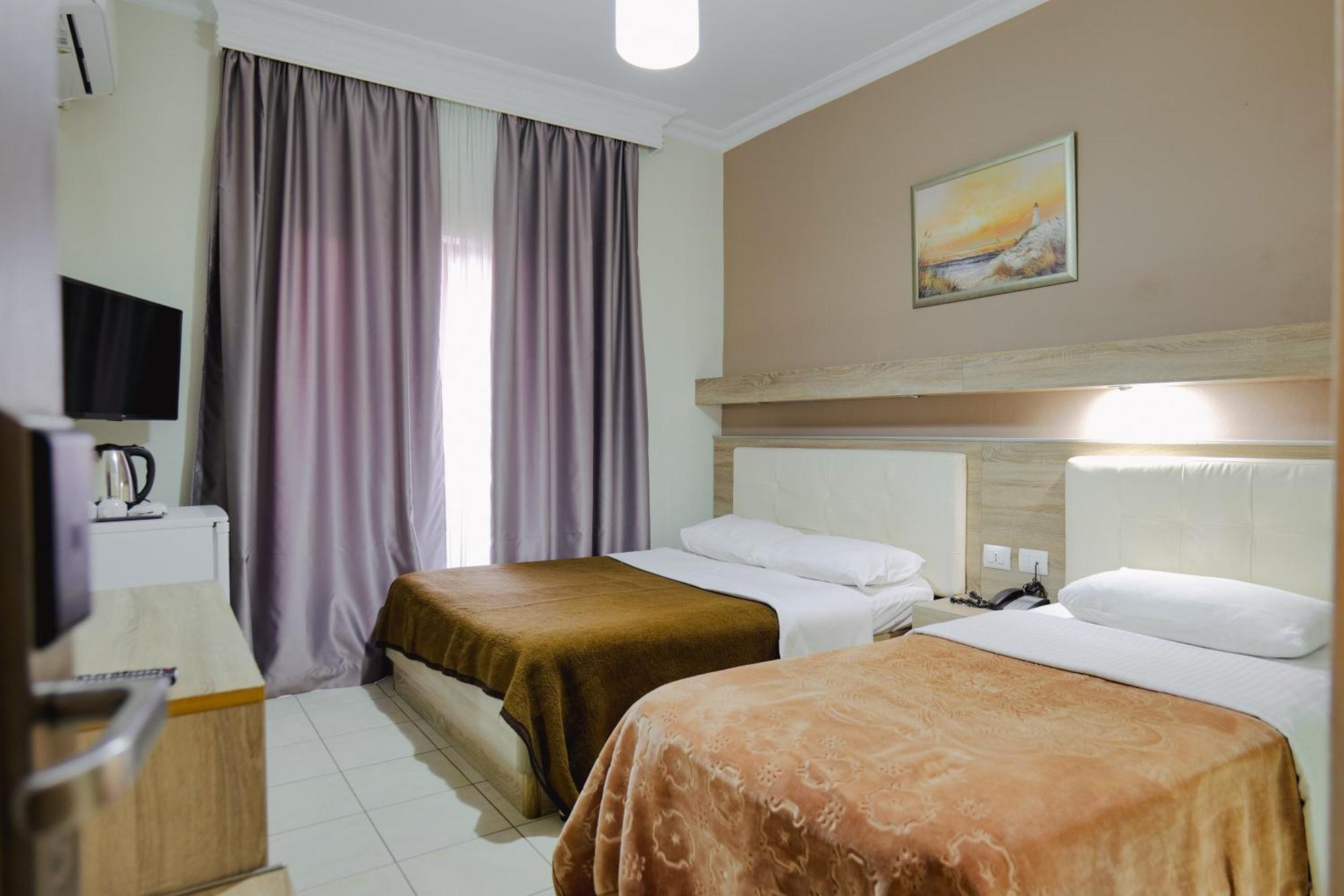 Hotel Mediterrane Саранде Екстериор снимка