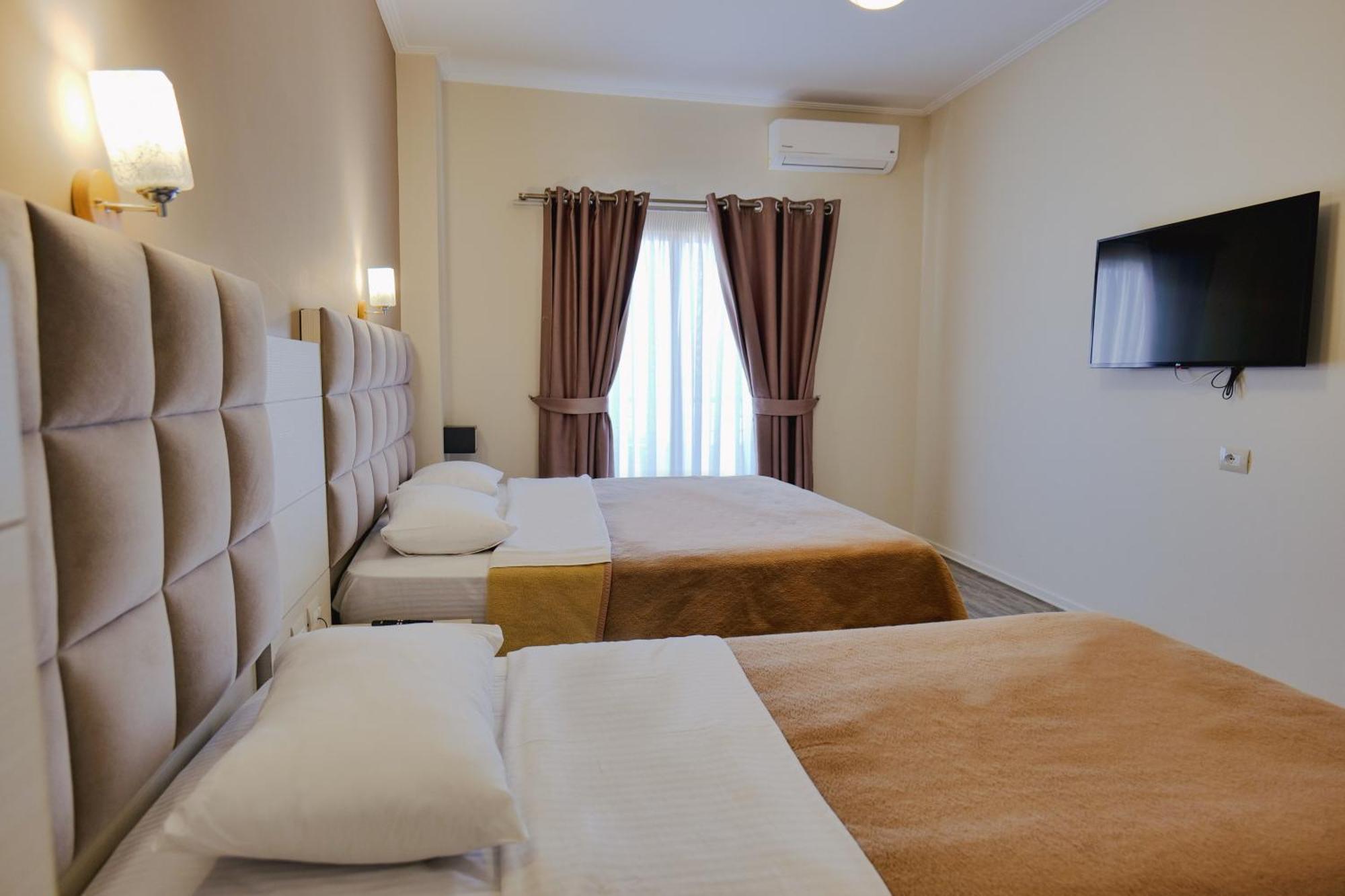 Hotel Mediterrane Саранде Екстериор снимка