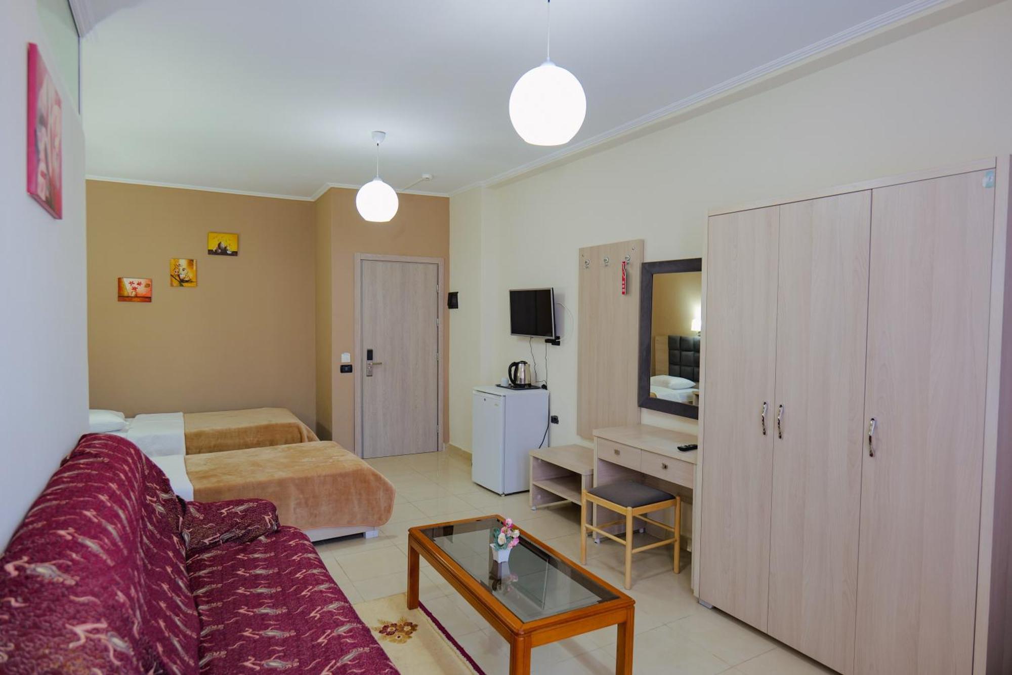 Hotel Mediterrane Саранде Екстериор снимка