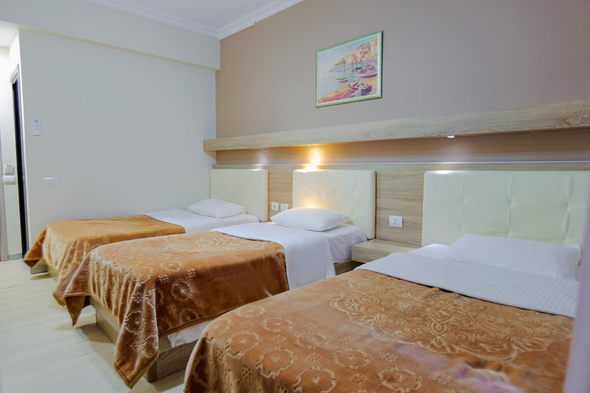 Hotel Mediterrane Саранде Екстериор снимка