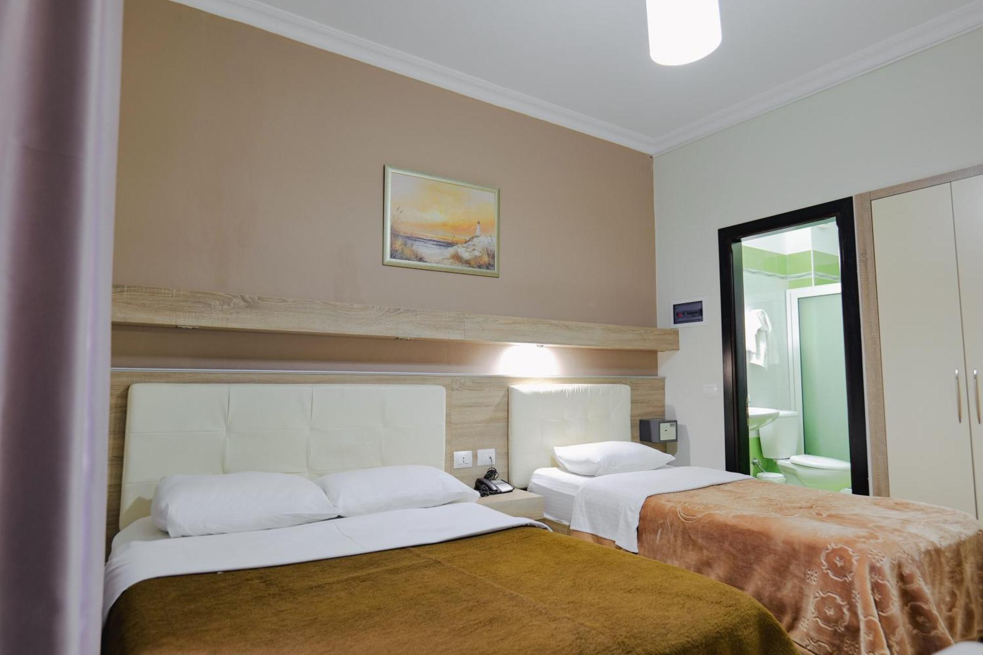 Hotel Mediterrane Саранде Екстериор снимка