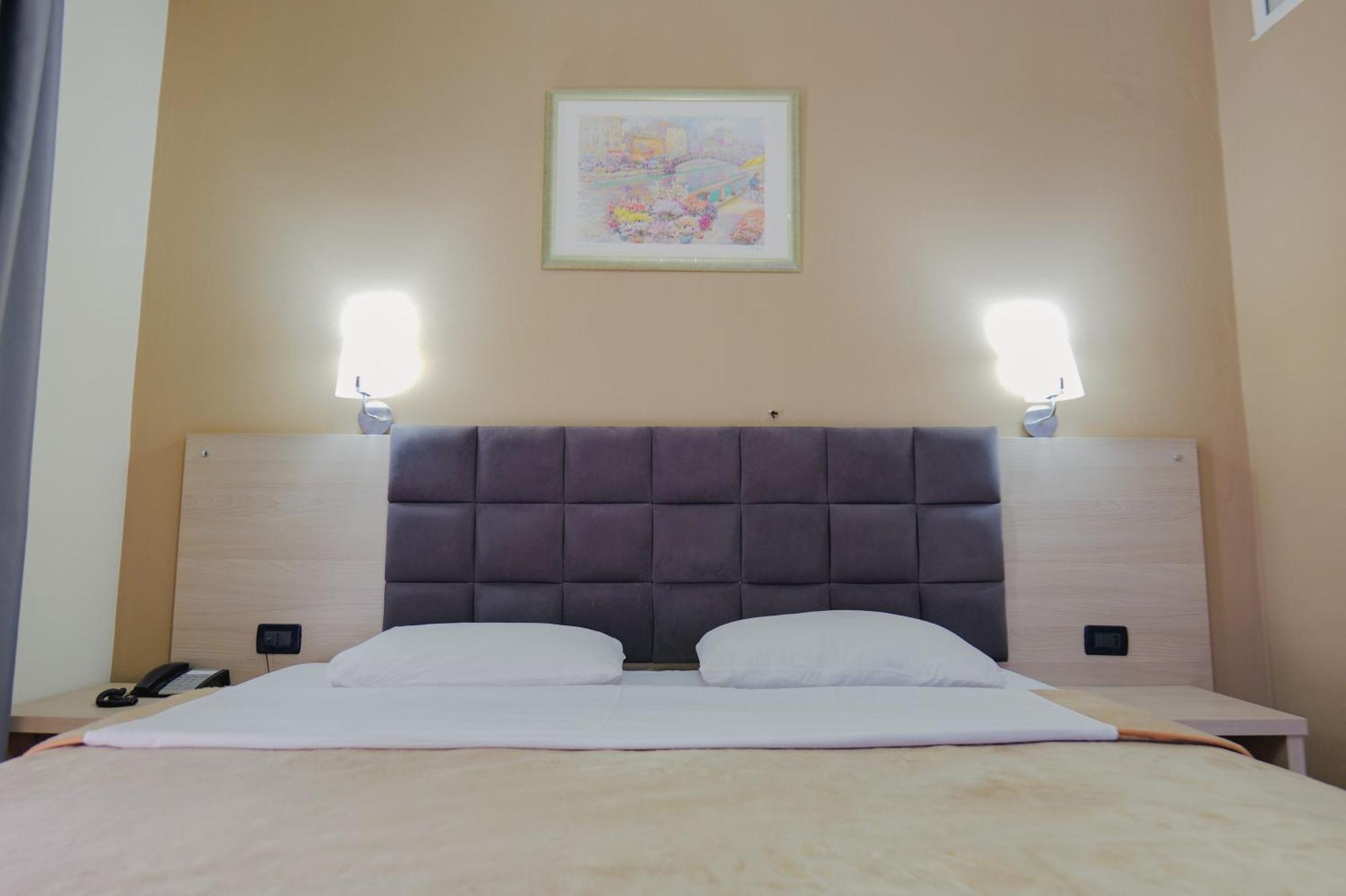 Hotel Mediterrane Саранде Екстериор снимка