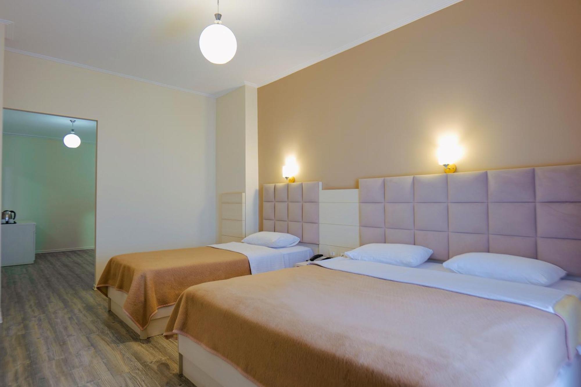 Hotel Mediterrane Саранде Екстериор снимка