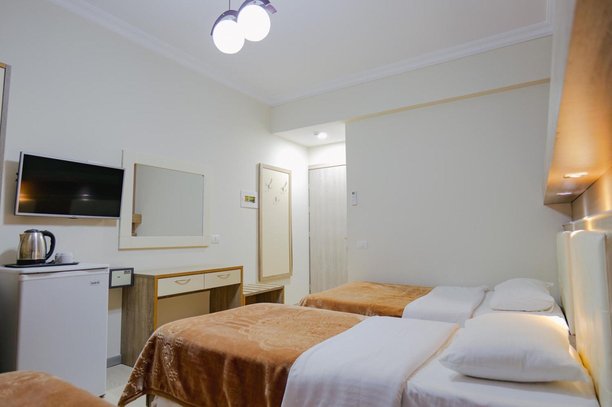 Hotel Mediterrane Саранде Екстериор снимка