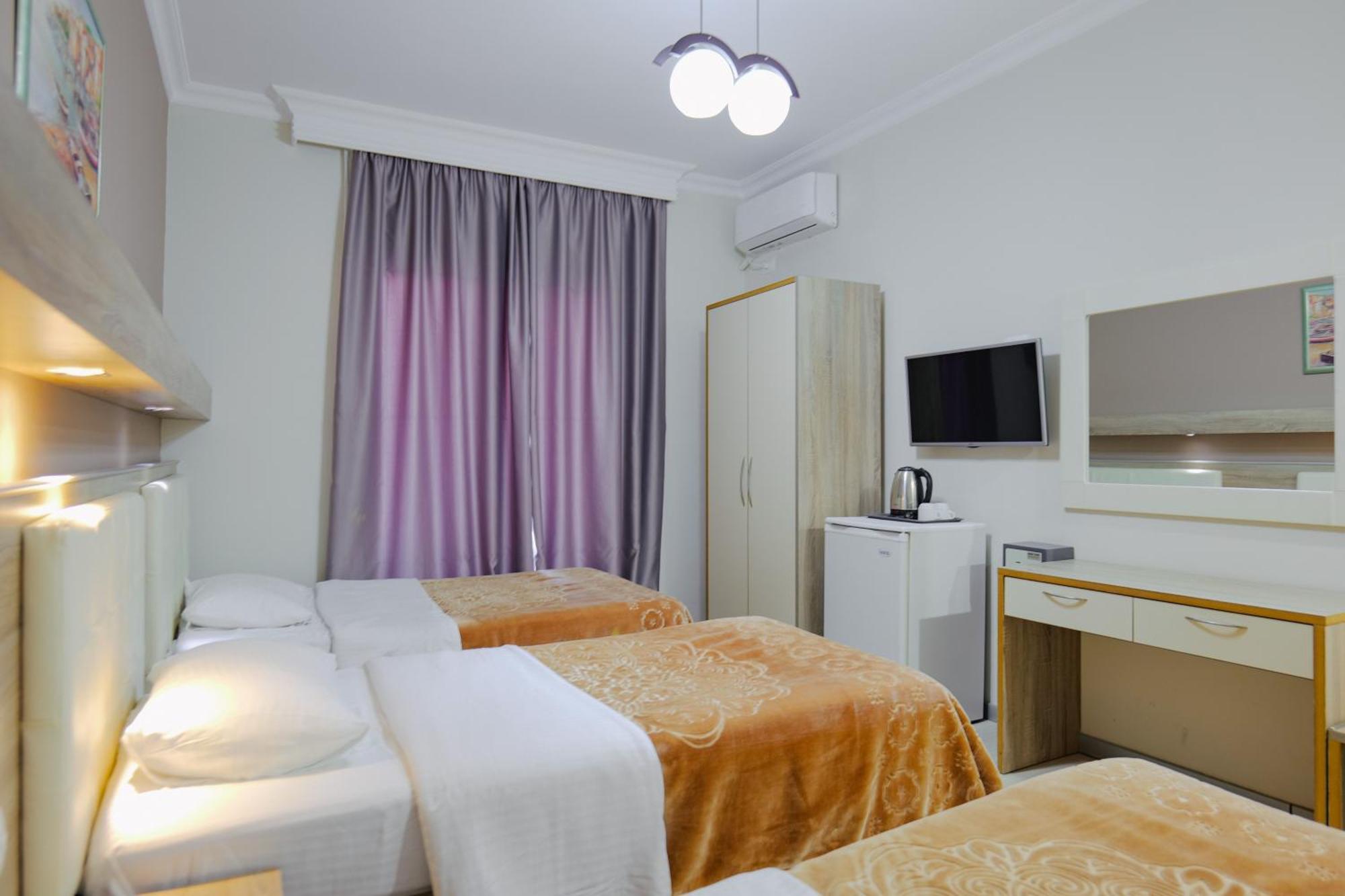 Hotel Mediterrane Саранде Екстериор снимка