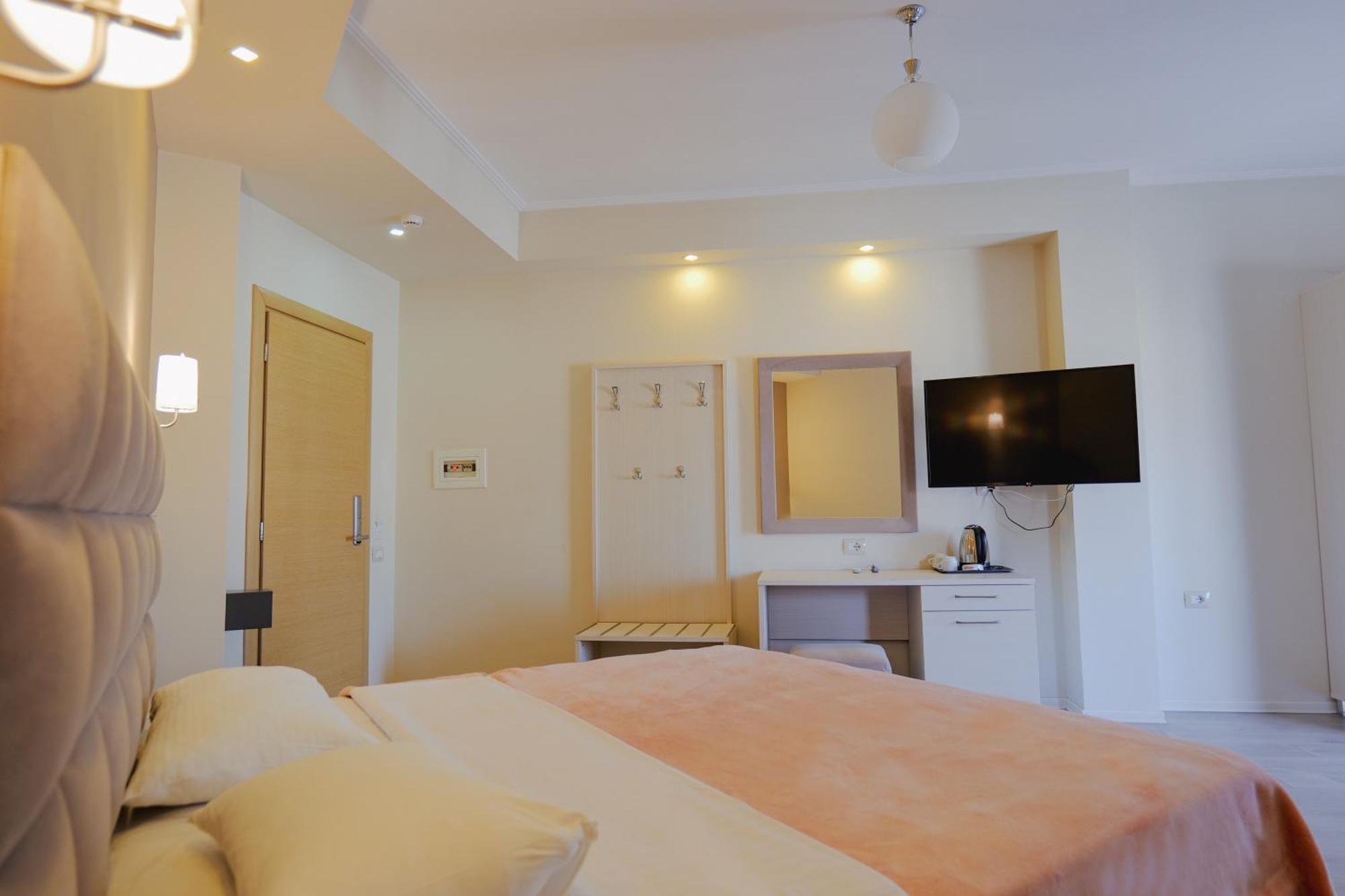 Hotel Mediterrane Саранде Екстериор снимка